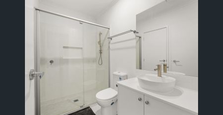 Modern Luxury Living in the Heart of Deception Bay - Fully Furnished Property! - Photo 4