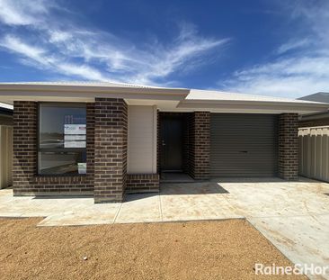 3 Bedroom Home with Ensuite! - Photo 2