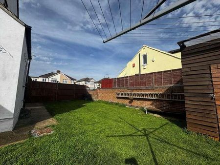 Fairview Avenue, Rainham, RM13 - Photo 2
