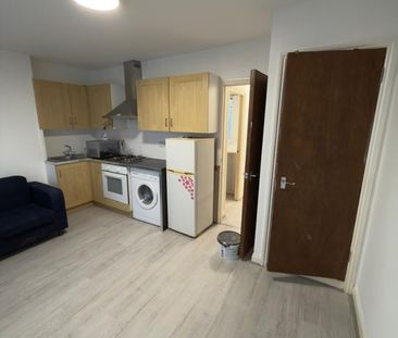 1 Bed Flat, Mersham Road, CR7 - Photo 3