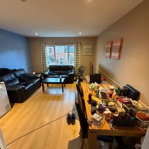 5 Bedroom Apartment, 9 Fitzwilliam Square, Queens Quarter, Belfast, BT7 1JH - Photo 1