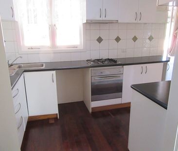 FOR RENT FOR 12 MONTHS LOVELY LARGE FAMILY HOME WITH LOW MAINTENANC... - Photo 4