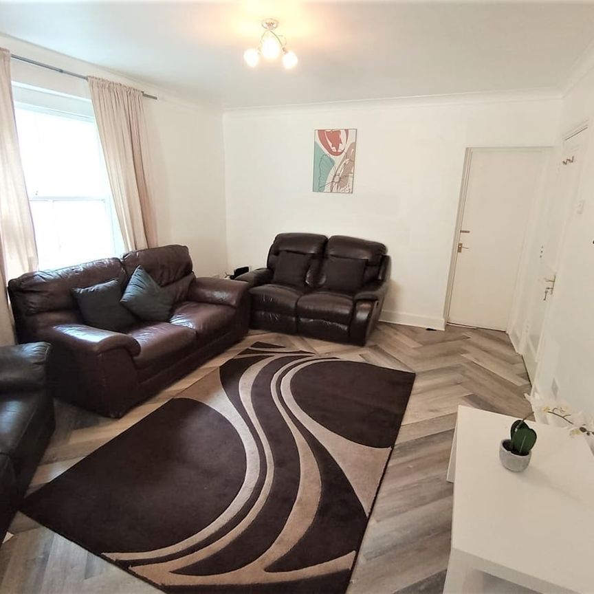 3 Bed Flat, Leigham Court Road, SW16 - Photo 1