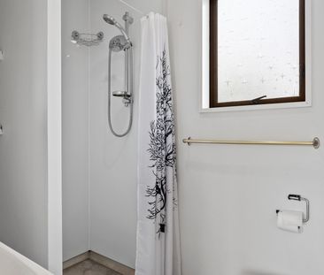 Four Bedroom Family Home - Photo 3