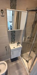Studio Flat, Bamborough Gardens, W12 - Photo 4