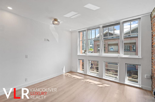 Condo in Downtown Vancouver, BC - Photo 1