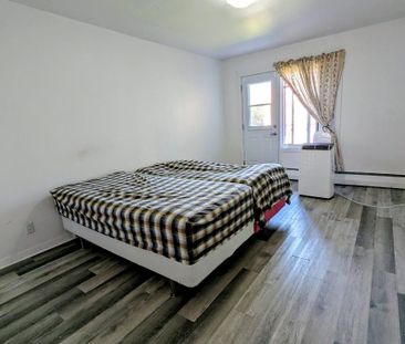 A Spacious One-Bedroom Apartment for Rent in A Quiet Low-rise Building - Photo 2