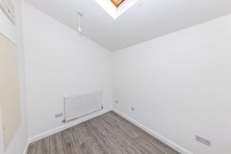 3 bedroom detached house to rent - Photo 4