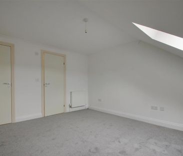 4 bedroom semi-detached house to rent - Photo 4