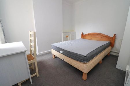 4 bedroom terraced house to rent - Photo 2