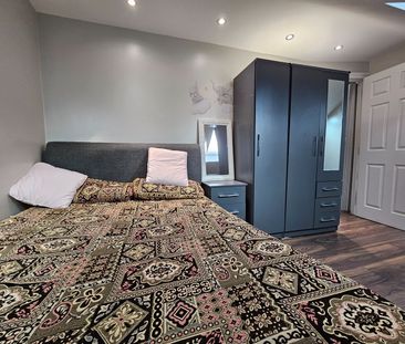 Room in a Shared House, Dawlish Drive, IG3 - Photo 3