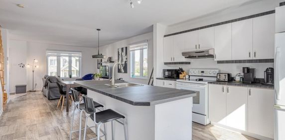 Logement 4 ½ Sur Deux étages à Louer - Photo 2