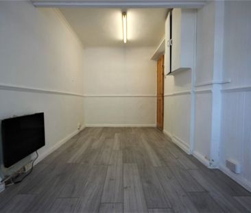 Fairlawn Close, Feltham,TW13 - Photo 3
