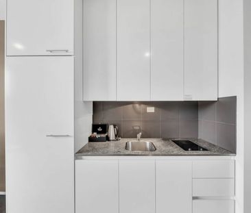 Fully Furnished CBD Living � Water and Electricity Bills Included - Photo 5