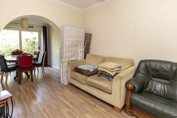 5 Bed Student House on Evelyn Road - Photo 1