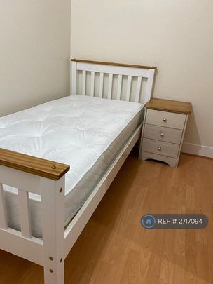 3 bedroom flat to rent - Photo 1