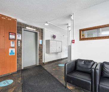 813 13 Avenue SW, Calgary - Photo 3