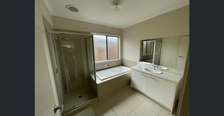 Modern Family Home in Truganina - Photo 4