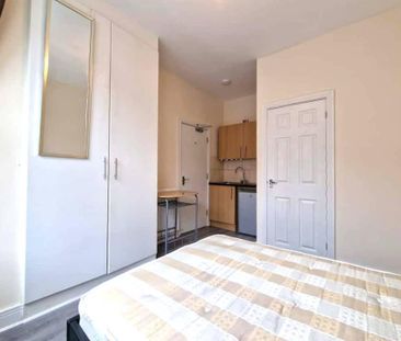 1 bedroom in a house share to rent - Photo 4