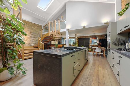 Exceptionally impressive detached barn conversion. - Photo 4