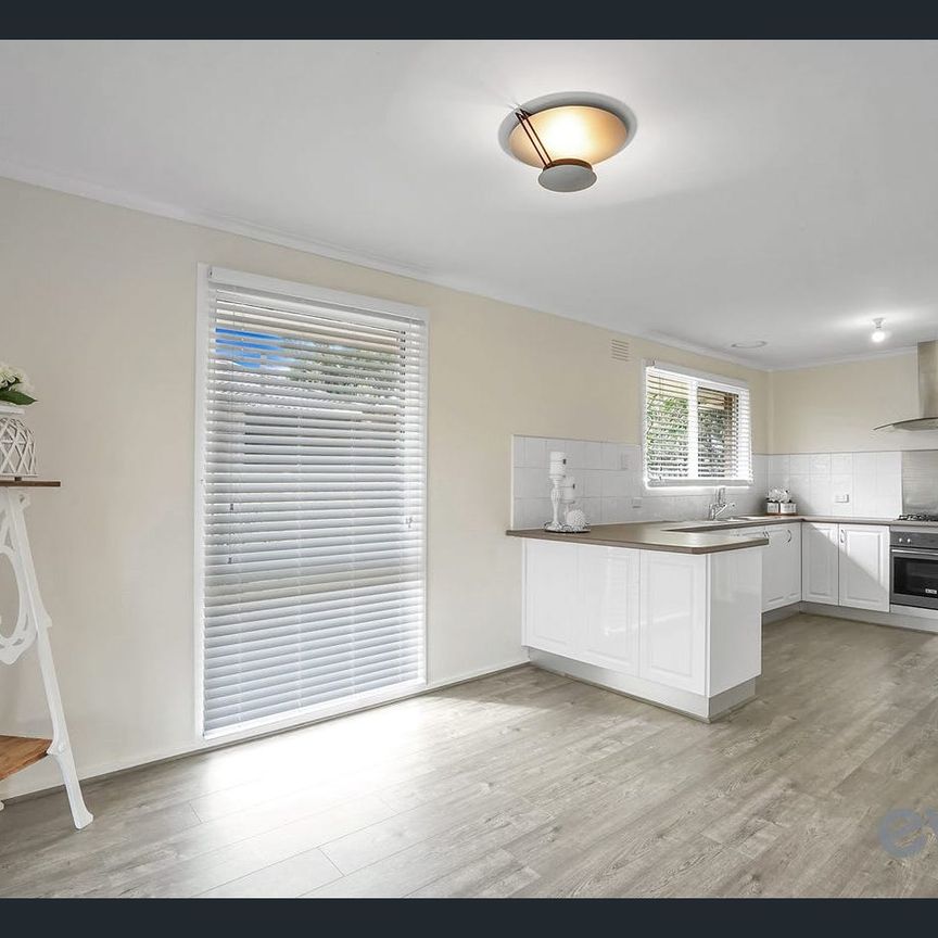 35 Daphne Crescent, Werribee, Vic 3030 - Photo 1