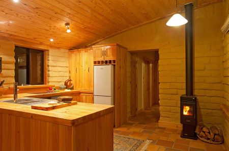 Elegant 2 bedroom semi furnished home - Photo 2