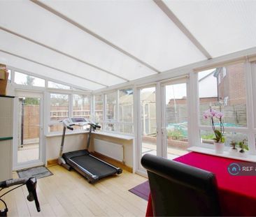 4 bedroom detached house to rent - Photo 2