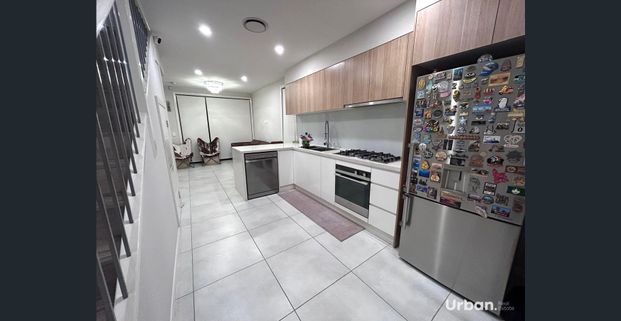 Beautifully Appointed With 8KW Solar System Installed - Photo 1