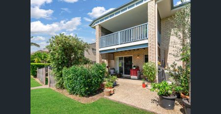 Stunning Townhouse with Golf Course Views! - Photo 2
