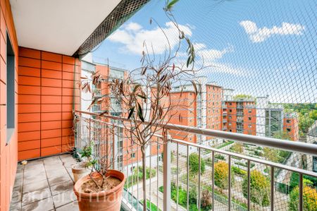 Holland Gardens, BRENTFORD - Photo 4