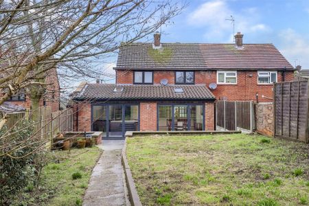 3 bedroom semi-detached house to rent - Photo 5