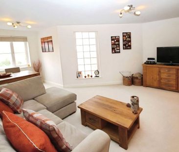 Goldsworth Road, Woking, Surrey, GU21 6LF - Photo 1