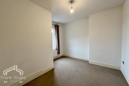 3 bedroom apartment to rent - Photo 3