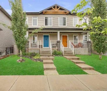 Beautiful 3-Bedroom 2.5 bath Main Floor | Calgary - Photo 1
