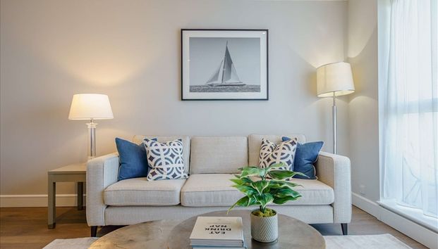 Stylish Riverside Living at Circus Apartments – Canary Wharf E14 8RW - Photo 1