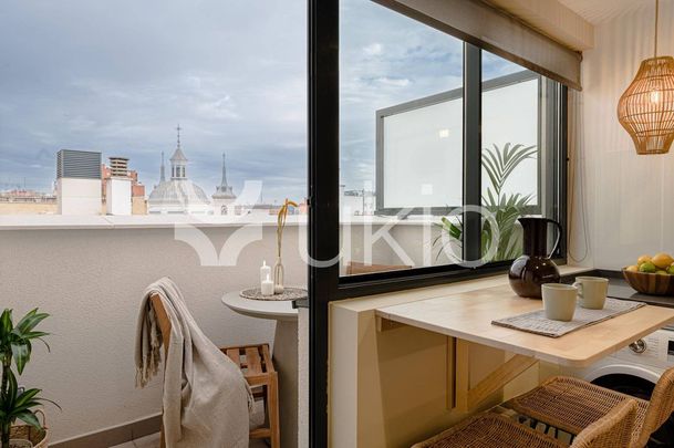 5 room luxury Apartment for rent in C/ de la Santísima Trinidad, 5, Madrid, Province of Madrid, Community of Madrid - Photo 1