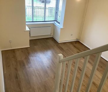 2 bedroom end of terrace house to rent - Photo 3