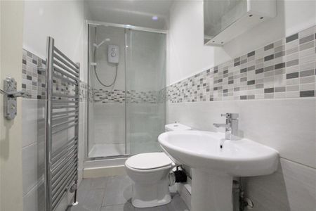 1 bedroom in a house share to rent - Photo 5