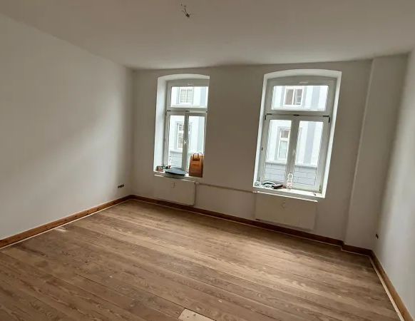 Erstbezug nach Sanierung: Exklusive 3 Zimmer-Wohnung mit Balkon, Dielen und Kaminanschluss! - Photo 1