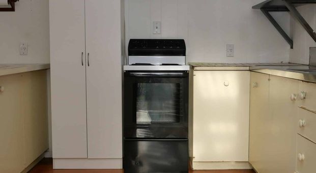 Cute Two Bedroom Cottage in Paraparaumu - Photo 1