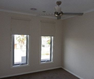 Townhouse Nestled In A Quiet Court - Photo 6