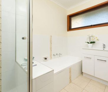 Four bedroom Family home in quite part of Wodonga - Photo 6