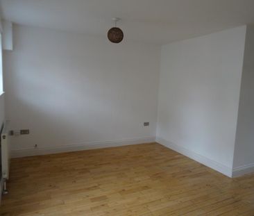 3 bedroom end of terrace house to rent - Photo 3