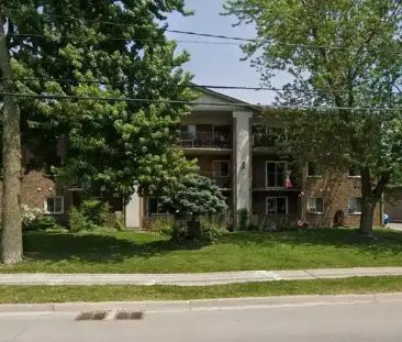 Renovated | One Bedroom | Mature Living Building | 521 King St, Por... - Photo 1