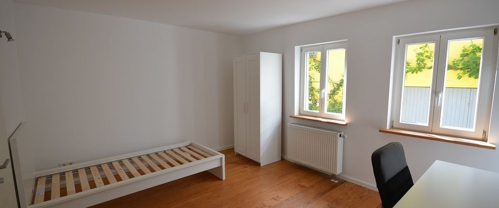 schönes WG Zimmer in Stuttgart Untertürkheim in saniertem Haus - Photo 1