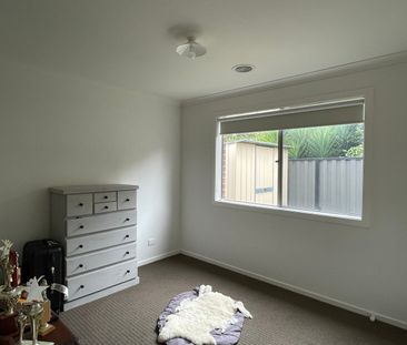 Spacious 3 bedroom home in the highly sought after Parkhead Circuit... - Photo 4