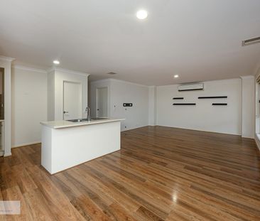 Spacious Family Home in the Heart of Trillium Estate - Photo 3