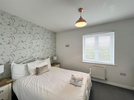 2 bedroom end of terrace house to rent - Photo 3