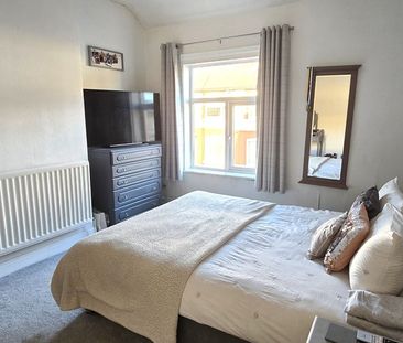 2 bedroom end of terrace to let - Photo 6