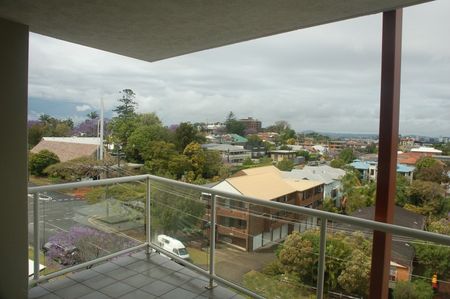 Beautiful views over Brisbane from this conveniently located 2 bedroom unit - Photo 3